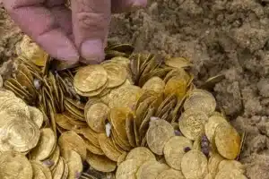 Tesouro Bizantino com 97 Moedas de Ouro é Descoberto em Israel 2 Tesouro Bizantino com 97 Moedas de Ouro é Descoberto em Israel