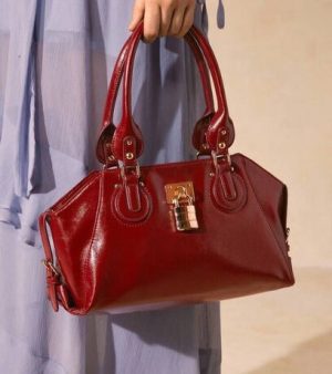 Bolsa SHECARRY Bordô: Minimalista, Casual e Versátil para o Dia a Dia | De R$ 180,95 por Apenas R$ 120,99!