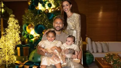 Louvor na Mansão: A Presença da Fé no Natal da Família Neymar 1 Louvor na Mansão: A Presença da Fé no Natal da Família Neymar